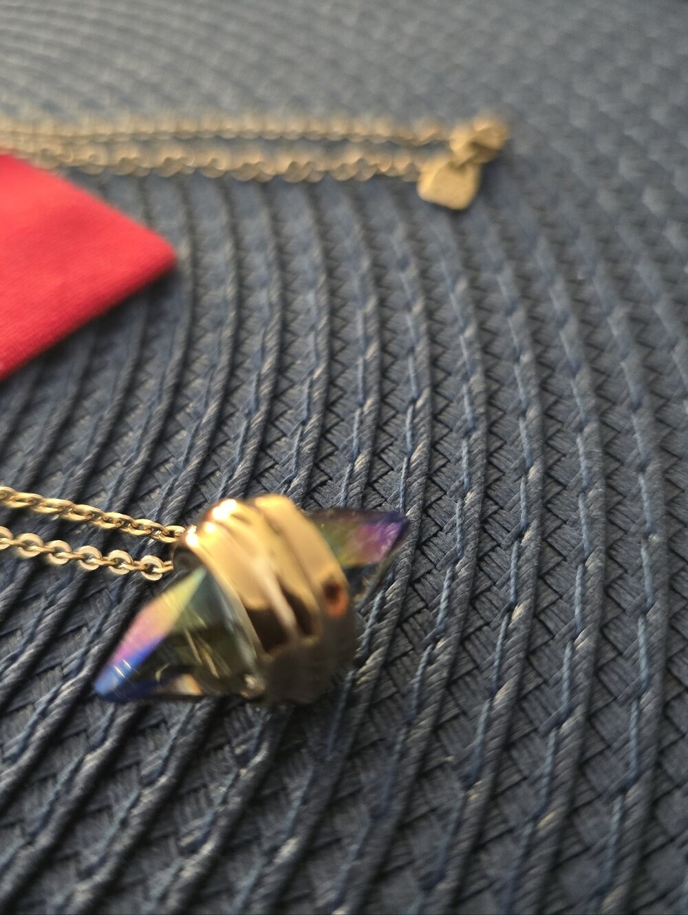 UNO de 50 Gold-Tone Necklace with Iridescent Purple-Green Crystal - Picture 2 of 4